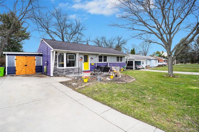 633 N Adelaide Street, Fenton, MI 48430