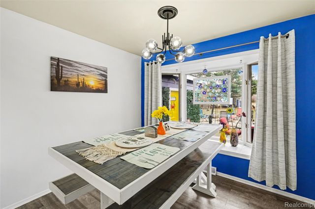 633 N Adelaide Street, Fenton, MI 48430