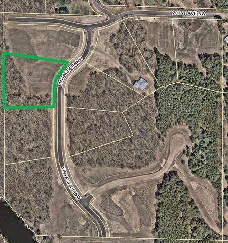 20032 Vintage Drive NW, Oak Grove, MN 55303