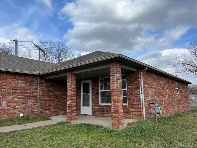 208 S Osage Street, Beggs, OK 74421