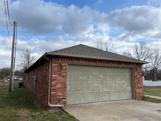 208 S Osage Street, Beggs, OK 74421