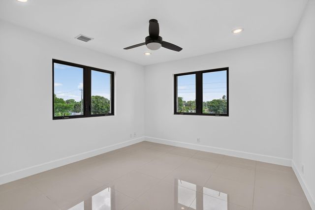 444 NW 41ST Street, Oakland Park, FL 33309