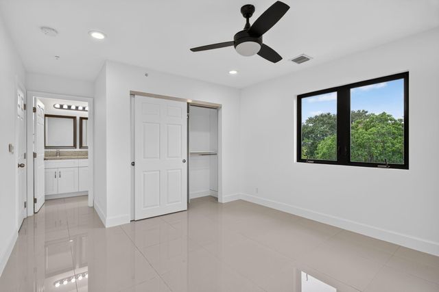 444 NW 41ST Street, Oakland Park, FL 33309