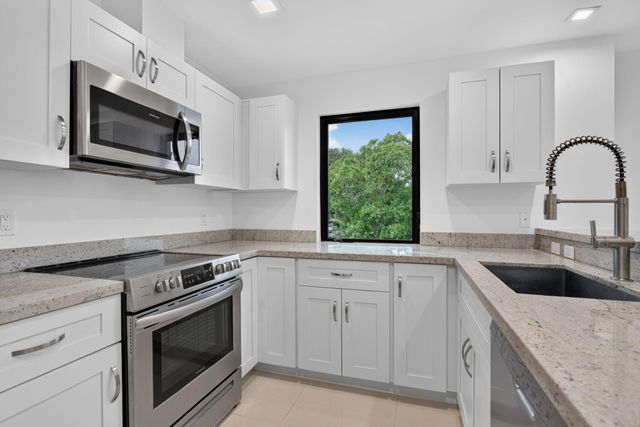 444 NW 41ST Street, Oakland Park, FL 33309