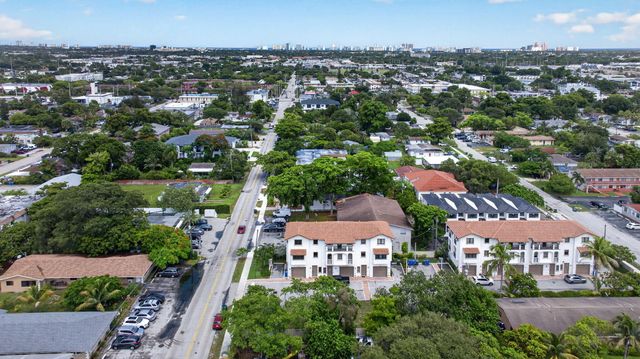 444 NW 41ST Street, Oakland Park, FL 33309