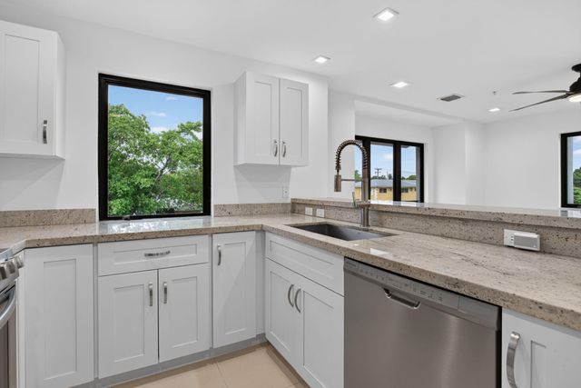 444 NW 41ST Street, Oakland Park, FL 33309