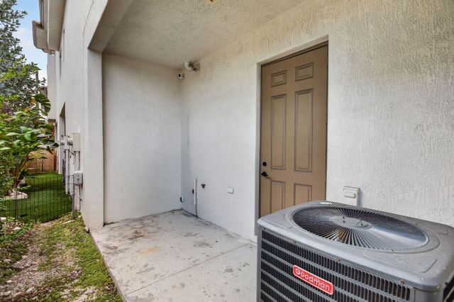 444 NW 41ST Street, Oakland Park, FL 33309