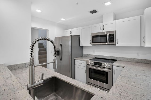 444 NW 41ST Street, Oakland Park, FL 33309