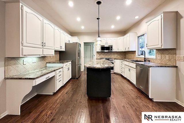 1425 S 158th Circle, Omaha, NE 68130