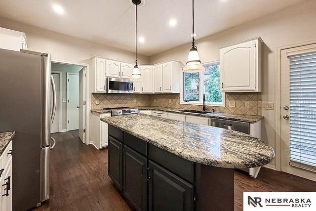 1425 S 158th Circle, Omaha, NE 68130