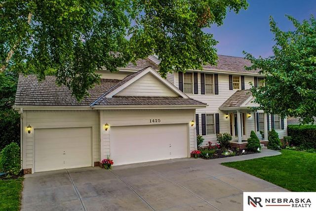 1425 S 158th Circle, Omaha, NE 68130