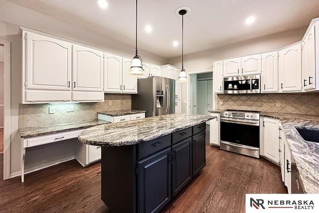 1425 S 158th Circle, Omaha, NE 68130