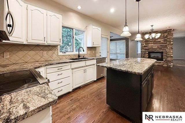 1425 S 158th Circle, Omaha, NE 68130