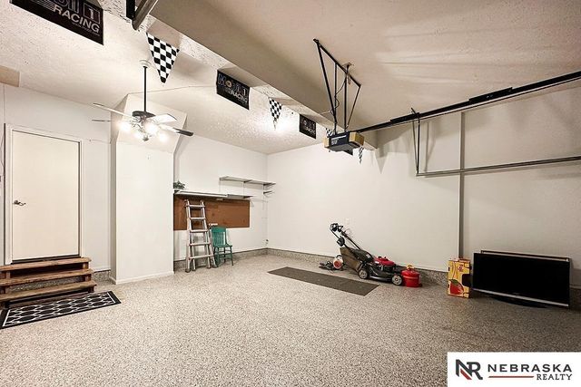 1425 S 158th Circle, Omaha, NE 68130