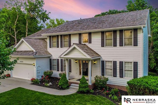 1425 S 158th Circle, Omaha, NE 68130