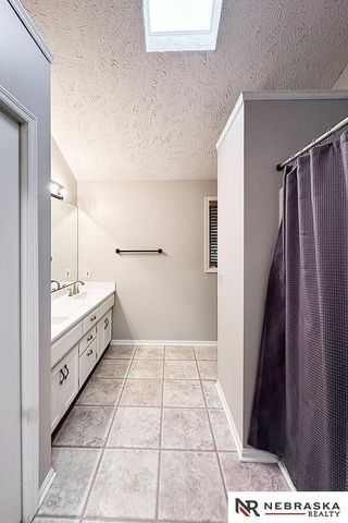 1425 S 158th Circle, Omaha, NE 68130