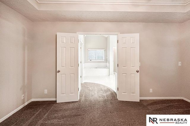 1425 S 158th Circle, Omaha, NE 68130