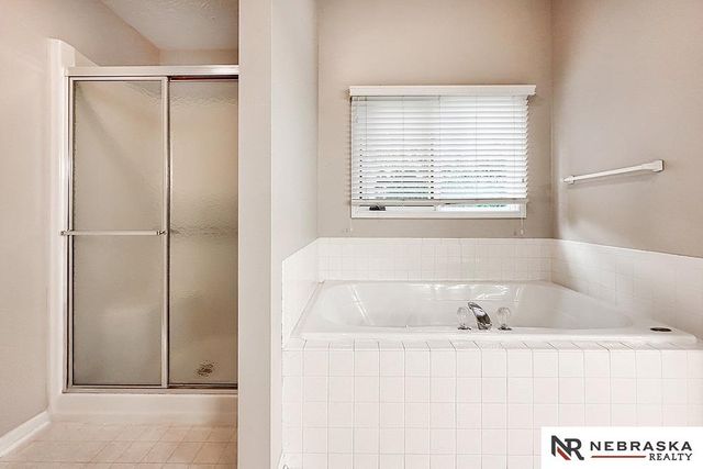 1425 S 158th Circle, Omaha, NE 68130