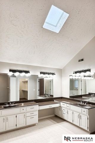 1425 S 158th Circle, Omaha, NE 68130