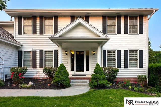 1425 S 158th Circle, Omaha, NE 68130