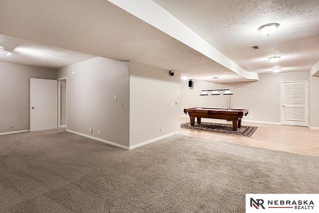 1425 S 158th Circle, Omaha, NE 68130