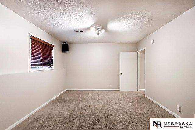 1425 S 158th Circle, Omaha, NE 68130