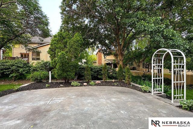 1425 S 158th Circle, Omaha, NE 68130
