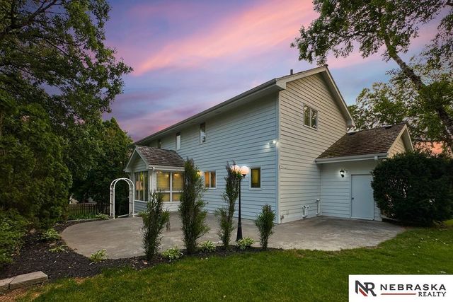 1425 S 158th Circle, Omaha, NE 68130