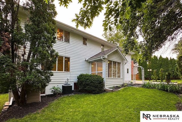 1425 S 158th Circle, Omaha, NE 68130