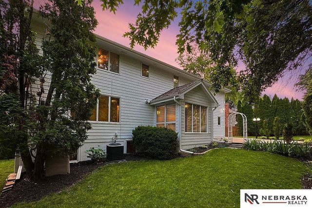 1425 S 158th Circle, Omaha, NE 68130