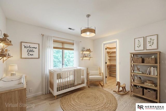 1425 S 158th Circle, Omaha, NE 68130