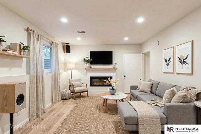 1425 S 158th Circle, Omaha, NE 68130