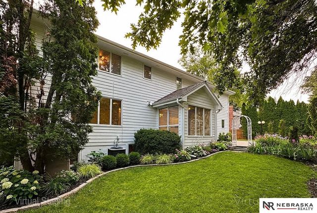 1425 S 158th Circle, Omaha, NE 68130