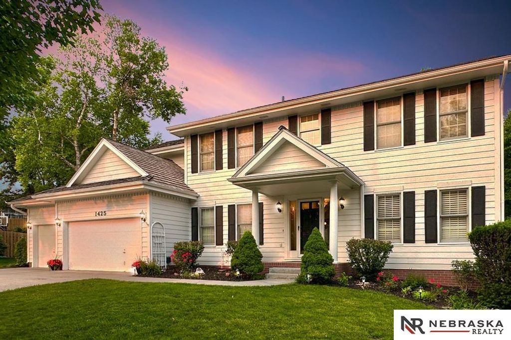 1425 S 158th Circle, Omaha, NE 68130
