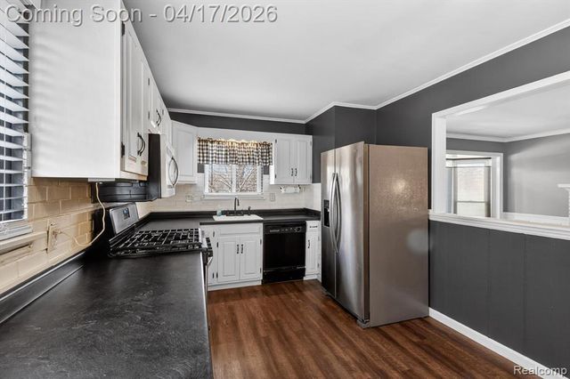 15720 Regina Avenue, Allen Park, MI 48101