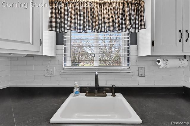 15720 Regina Avenue, Allen Park, MI 48101