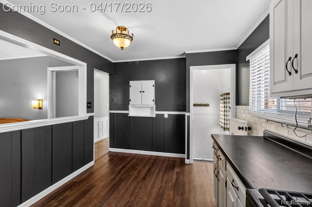 15720 Regina Avenue, Allen Park, MI 48101