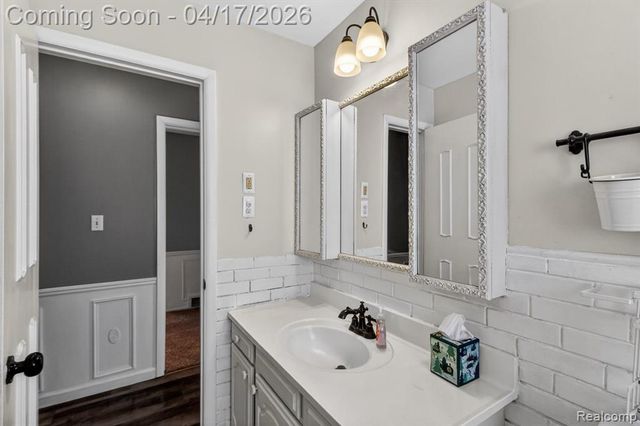 15720 Regina Avenue, Allen Park, MI 48101