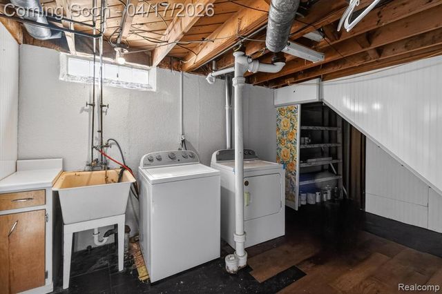 15720 Regina Avenue, Allen Park, MI 48101