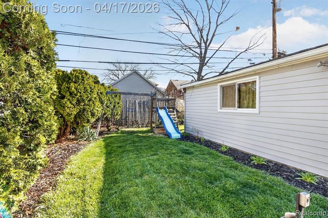 15720 Regina Avenue, Allen Park, MI 48101