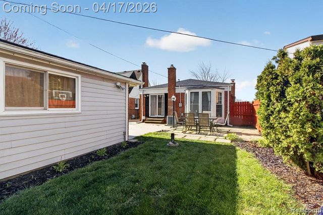 15720 Regina Avenue, Allen Park, MI 48101