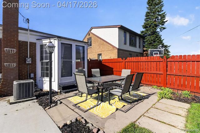 15720 Regina Avenue, Allen Park, MI 48101