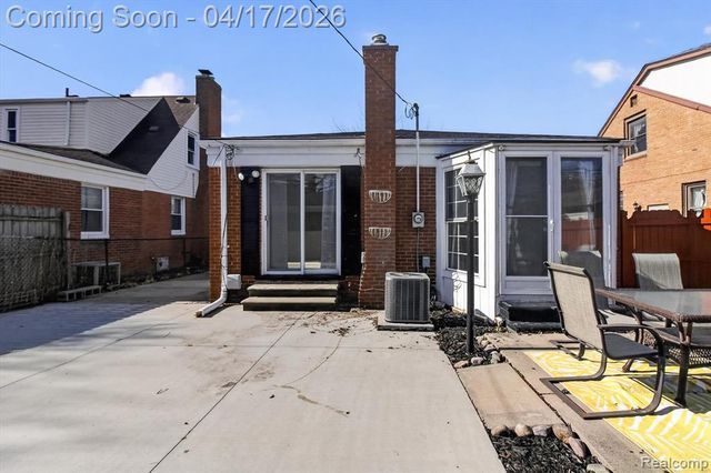 15720 Regina Avenue, Allen Park, MI 48101