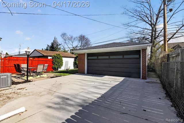 15720 Regina Avenue, Allen Park, MI 48101