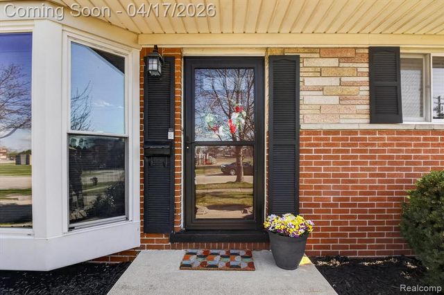 15720 Regina Avenue, Allen Park, MI 48101