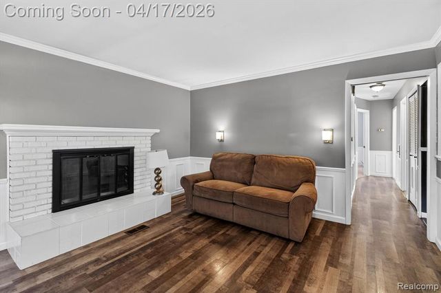 15720 Regina Avenue, Allen Park, MI 48101