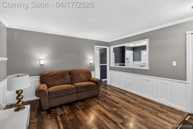 15720 Regina Avenue, Allen Park, MI 48101