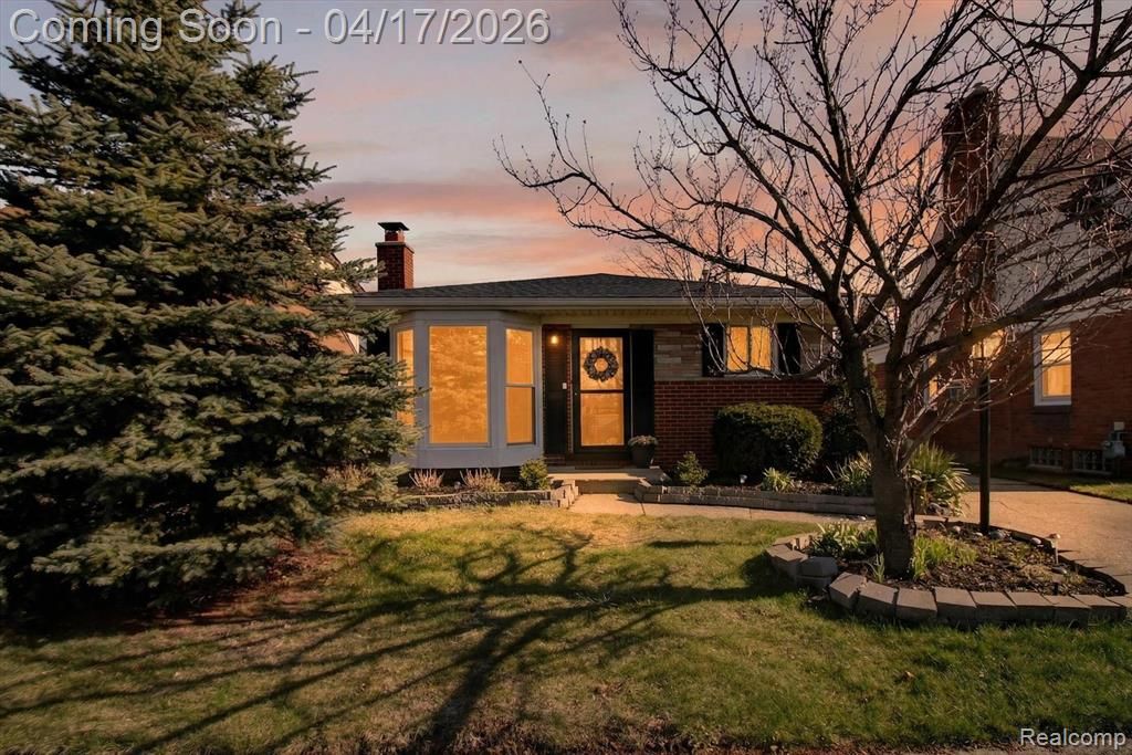 15720 Regina Avenue, Allen Park, MI 48101