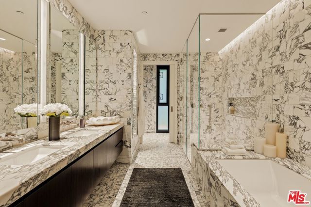 8420 W Sunset Boulevard 107, West Hollywood, CA 90069