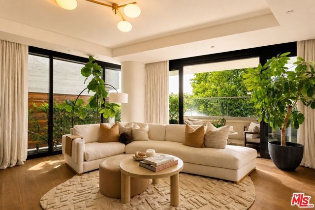 8420 W Sunset Boulevard 107, West Hollywood, CA 90069